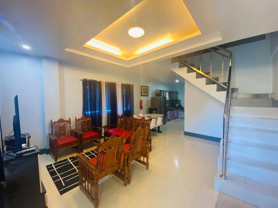 B1 - Spacious 3Br House With Netflix, Fiber Wifi, Parking, Balcony Apartment Cagayan de Oro Bagian luar foto