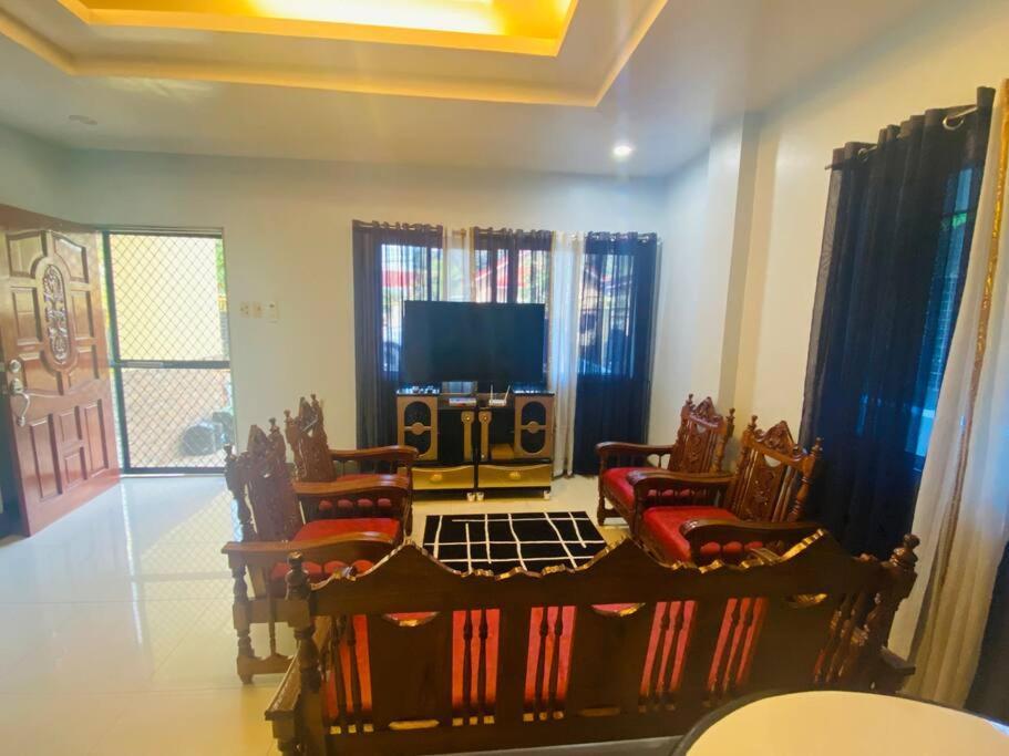 B1 - Spacious 3Br House With Netflix, Fiber Wifi, Parking, Balcony Apartment Cagayan de Oro Bagian luar foto