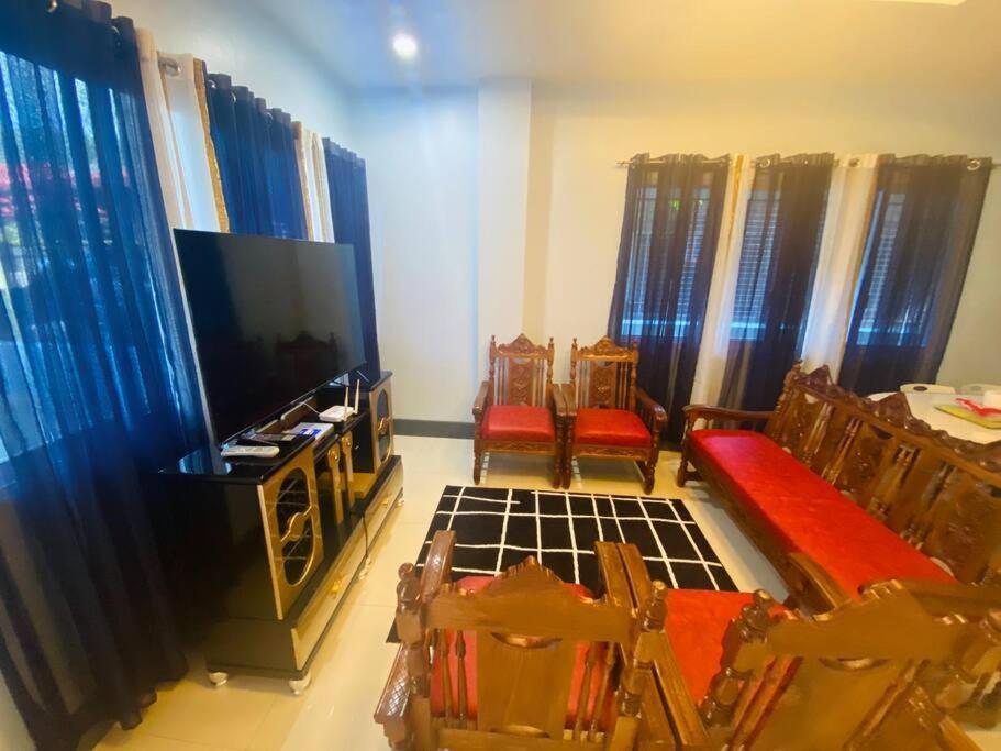 B1 - Spacious 3Br House With Netflix, Fiber Wifi, Parking, Balcony Apartment Cagayan de Oro Bagian luar foto