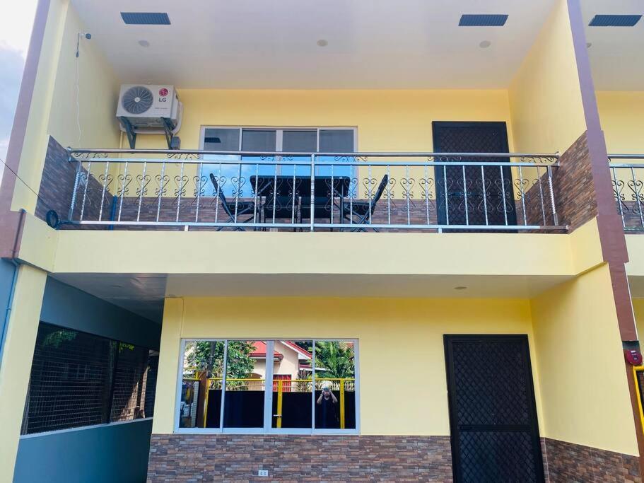 B1 - Spacious 3Br House With Netflix, Fiber Wifi, Parking, Balcony Apartment Cagayan de Oro Bagian luar foto