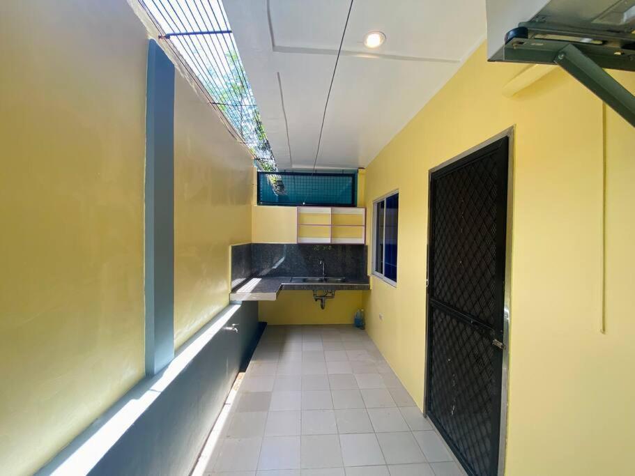 B1 - Spacious 3Br House With Netflix, Fiber Wifi, Parking, Balcony Apartment Cagayan de Oro Bagian luar foto