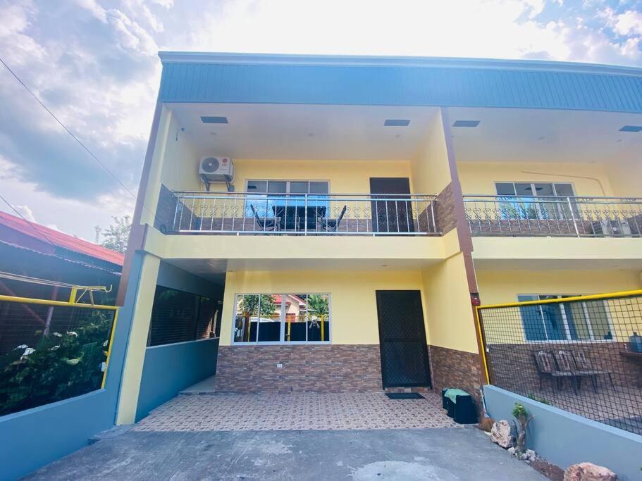 B1 - Spacious 3Br House With Netflix, Fiber Wifi, Parking, Balcony Apartment Cagayan de Oro Bagian luar foto